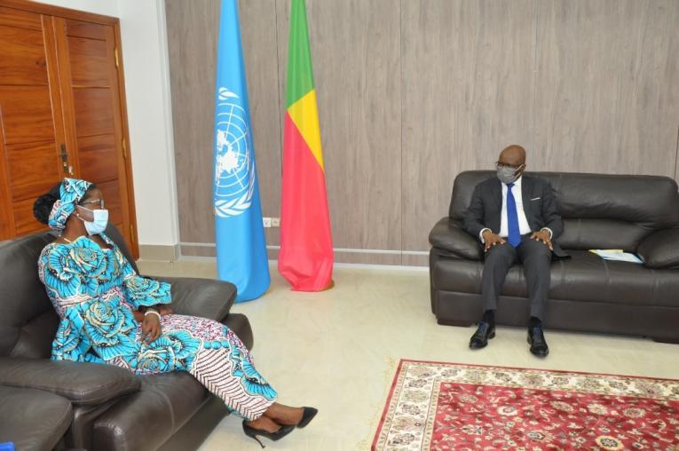 Djanabou Mahondé, nouvelle Représentante de l'UNICEF au Bénin et le Ministre des Affaires Etrangères et de la Coopération au termes de la présentation de ses lettres de cabinet.